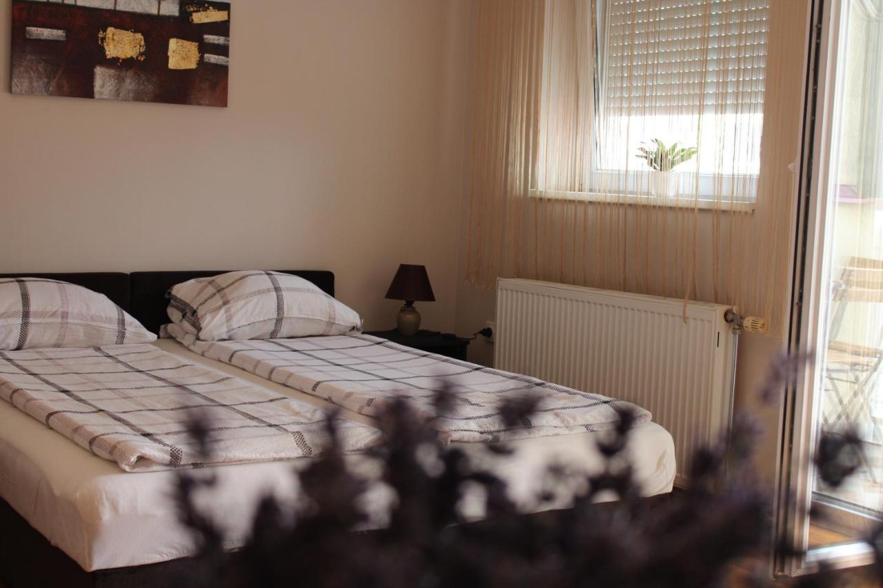 Momo'S Studio Apartment Subotica Exterior photo