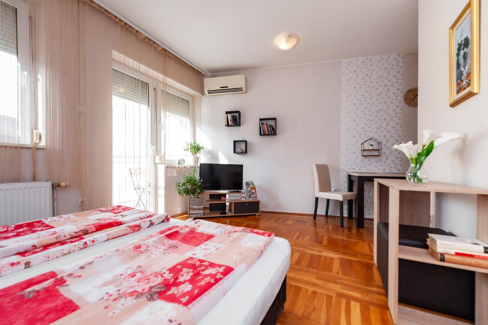 Momo'S Studio Apartment Subotica Exterior photo